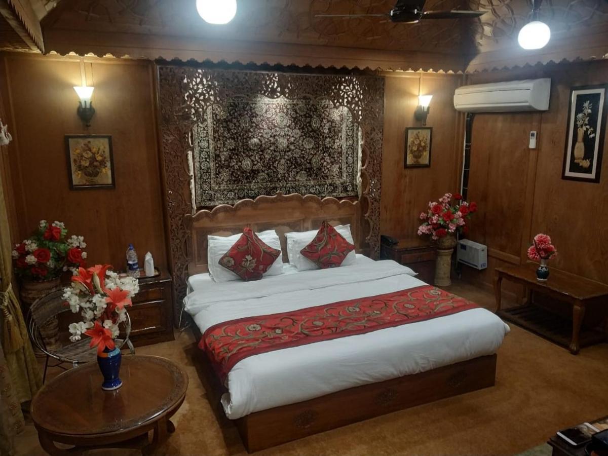 The Mughal Sheraton Houseboat Durgjan Exterior foto
