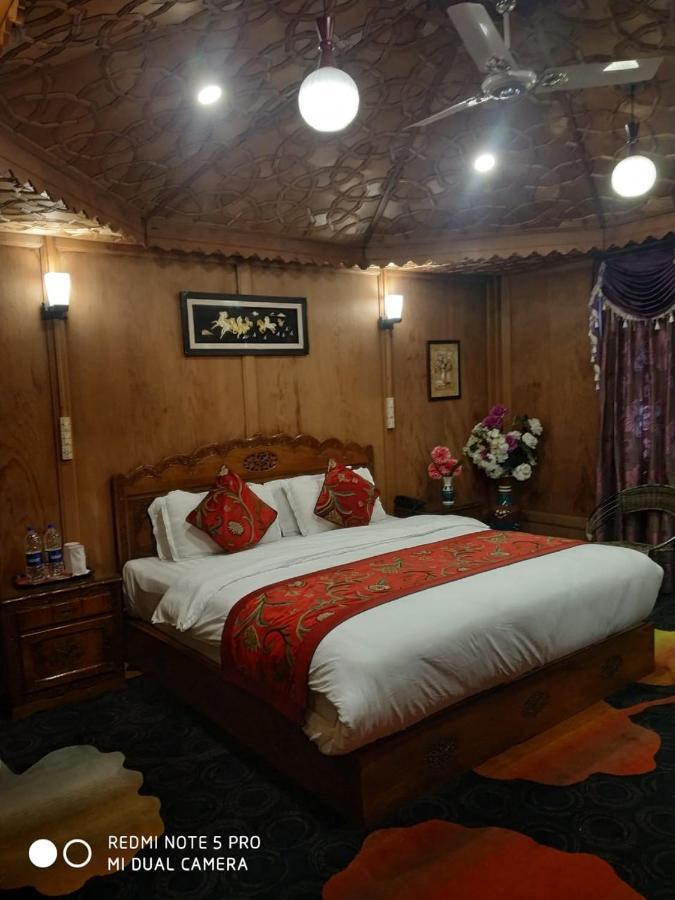 The Mughal Sheraton Houseboat Durgjan Exterior foto