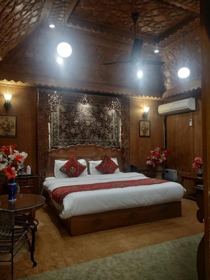 The Mughal Sheraton Houseboat Durgjan Exterior foto
