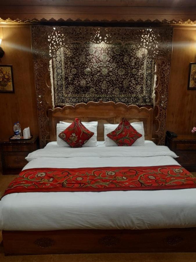 The Mughal Sheraton Houseboat Durgjan Exterior foto
